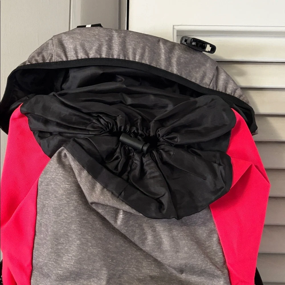 PINK VS BACKPACK